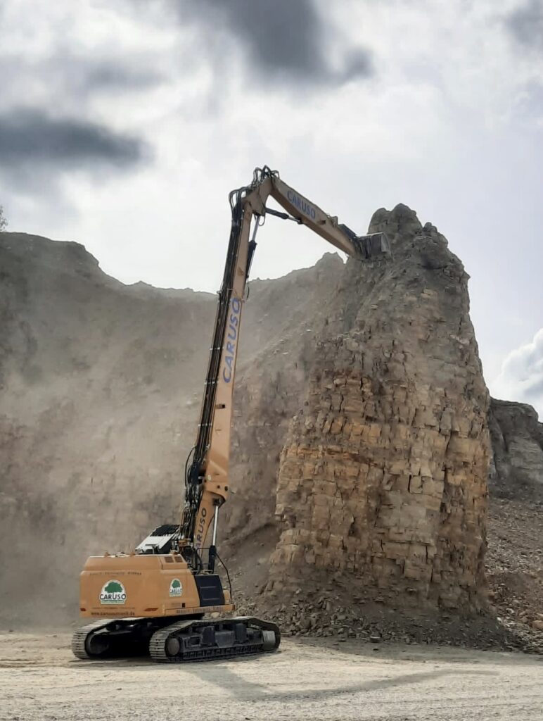 Abbruch im Zementwerk - Kalkstein Abbruch